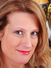 Well-looking mom moves apart her legs for hot show