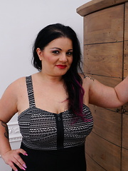 Chubby housewife playing with herself